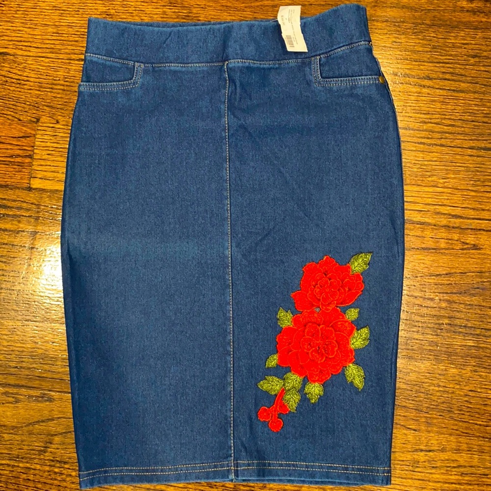 Denim pencil skirt with flower detail